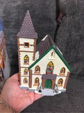 Noma Dickensville 6” CHURCH CHAPEL Christmas Village Tan porcelain building